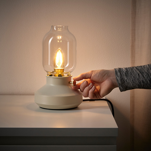 TÄRNABY lampu meja