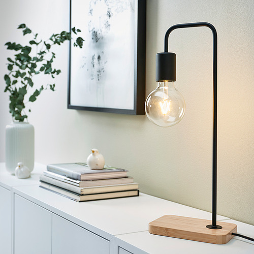 TVÄRHAND lampu meja