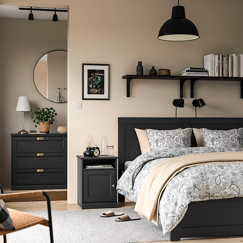 FÅGELFJÄLLET meja samping tempat tidur