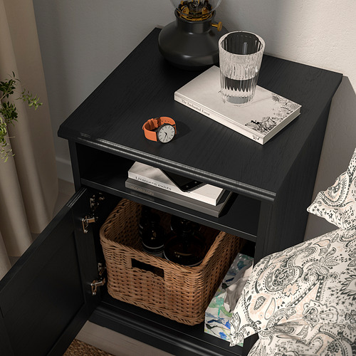 FÅGELFJÄLLET meja samping tempat tidur