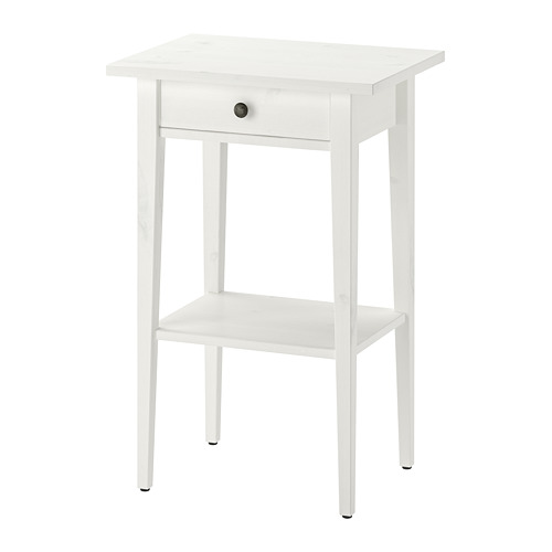 HEMNES meja samping tempat tidur
