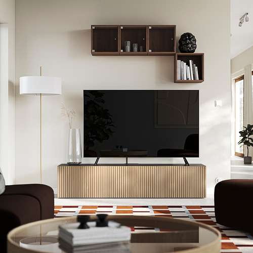 BESTÅ meja TV dengan pintu