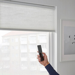 PRAKTLYSING - Cellular blind, smart wireless/battery-operated white, 140x195 cm