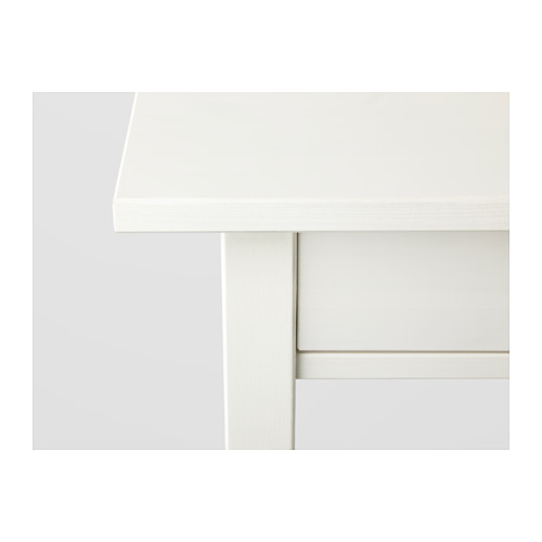 HEMNES meja samping tempat tidur