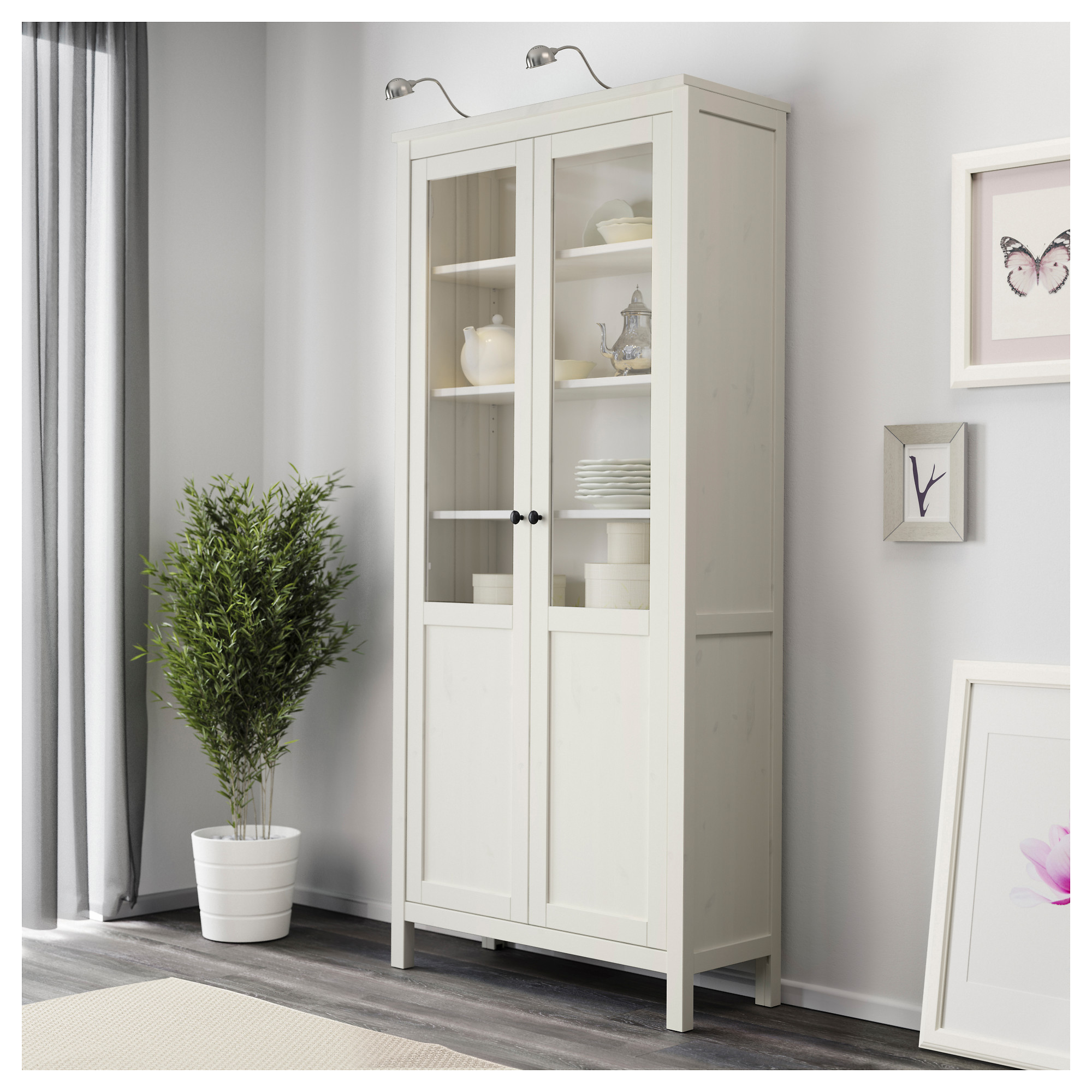 HEMNES kabinet dengan panel pintu kaca  warna putih IKEA  