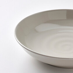 SANDSKÄDDA - Piring cekung, abu-abu muda-krem, 21 cm