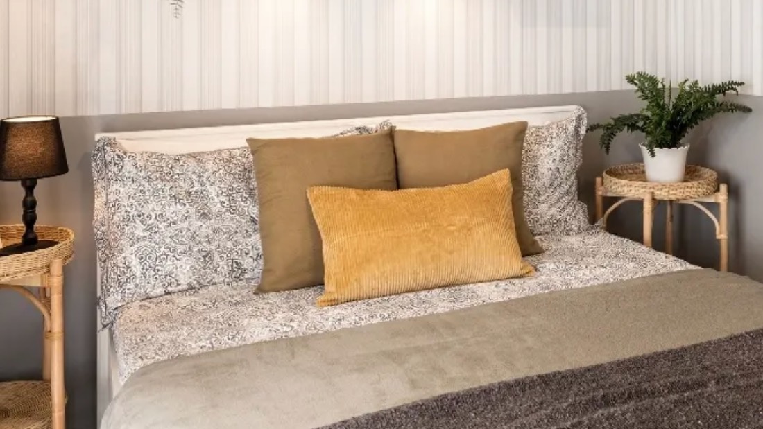 set up meja komputer