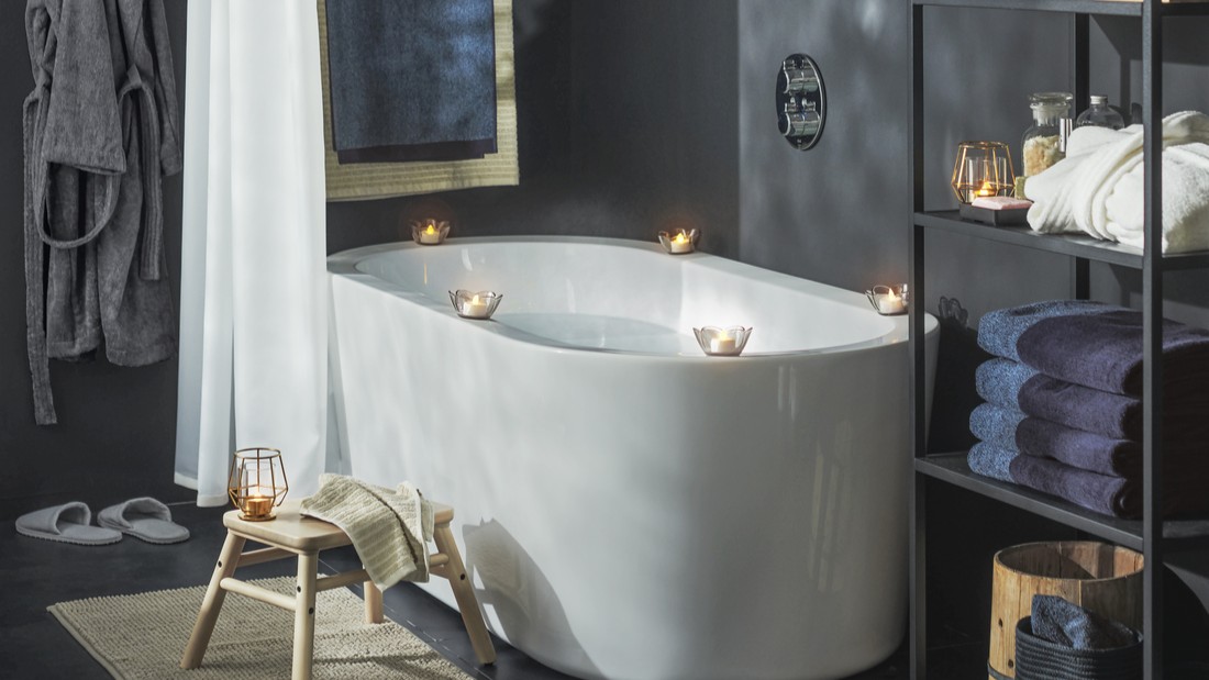 rak sudut kamar mandi​