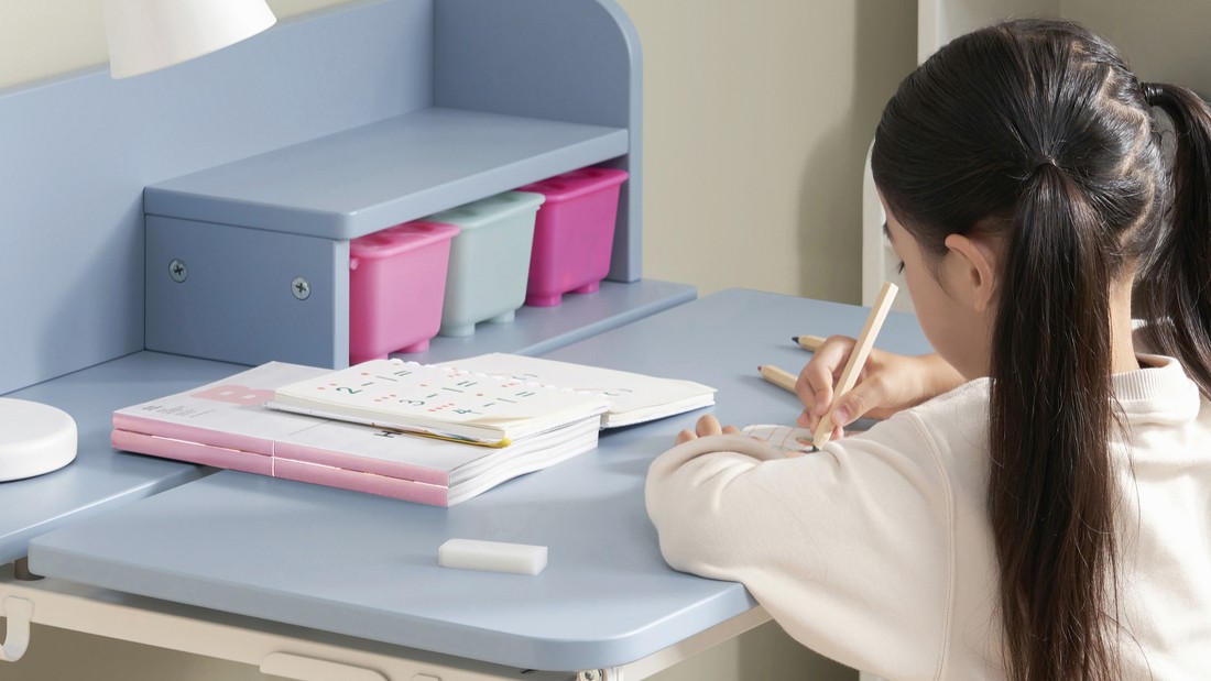 Meja Belajar Ideal untuk Anak-Anak