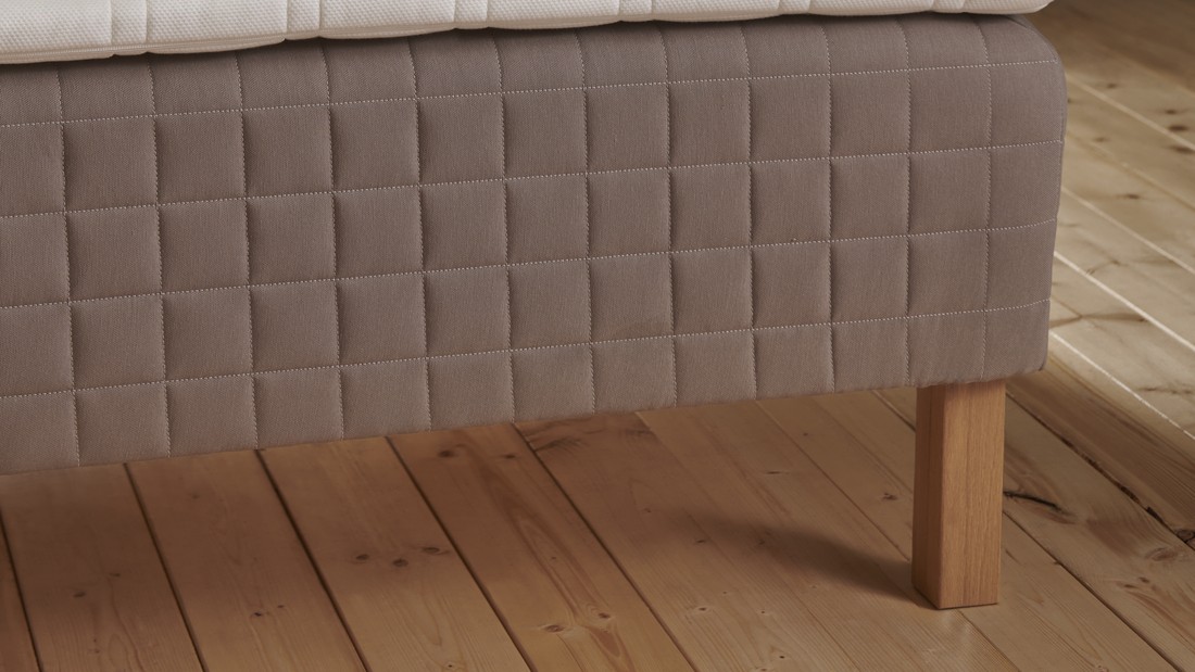 Dipan kayu minimalis modern