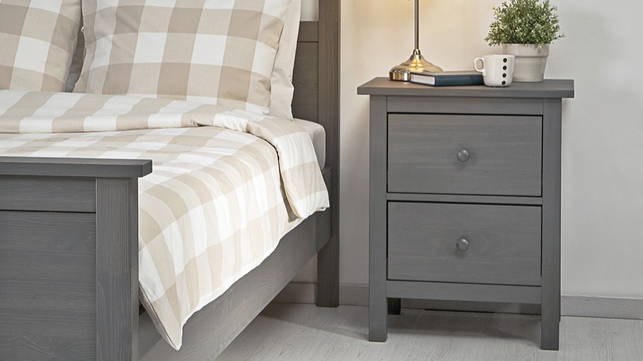 Meja tempat tidur minimalist