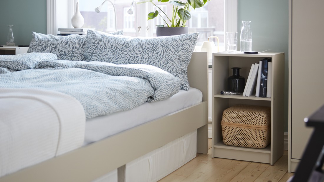 Meja tempat tidur minimalist