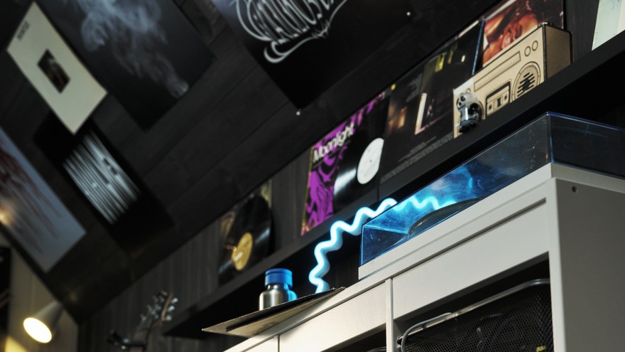 hiasan dinding kamar tidur