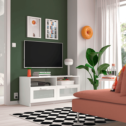 Kabinet TV BRIMNES putih dengan laci besar untuk barang kecil.