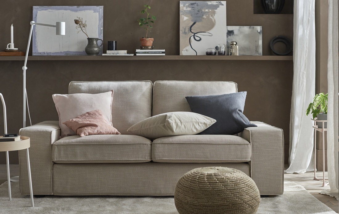 Choosing a minimalist sofa for a small living room 