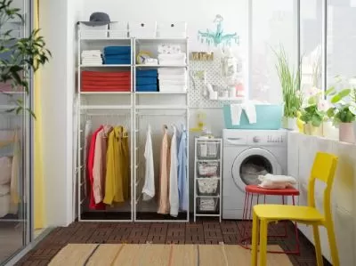 Ubah area luar yang tertutup menjadi ruang laundry yang fleksibel
