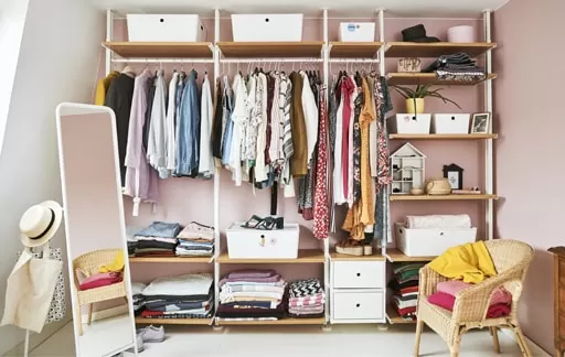 Home visit: design an organised open wardrobe